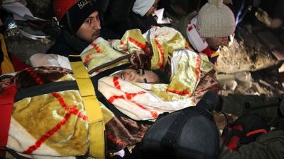 İsrail ekibinin yardımlarıyla kurtarıldı