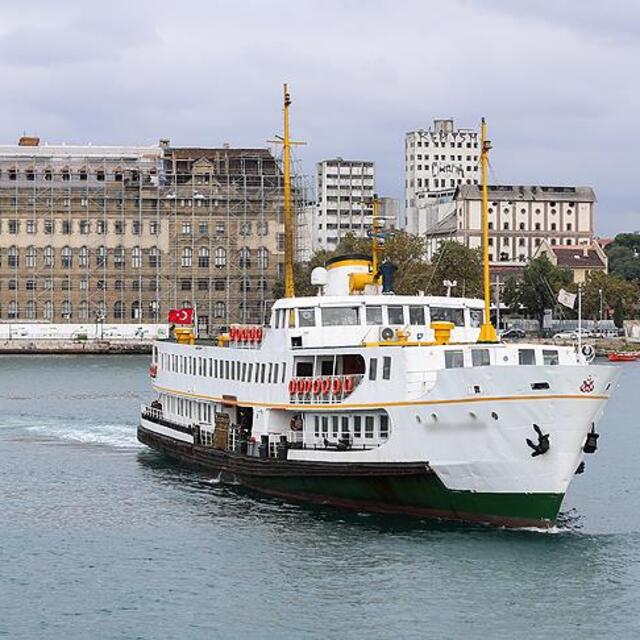 İstanbul'da vapur seferlerine hava muhalefeti
