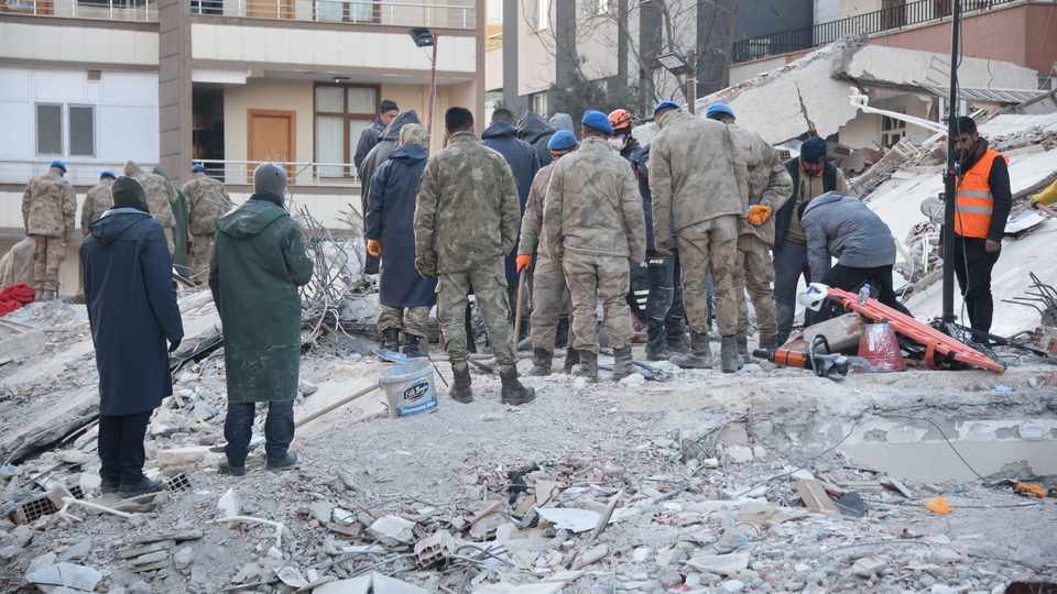 Bir mucize daha! 6 yaşındaki çocuk 47 saat sonra kurtarıldı