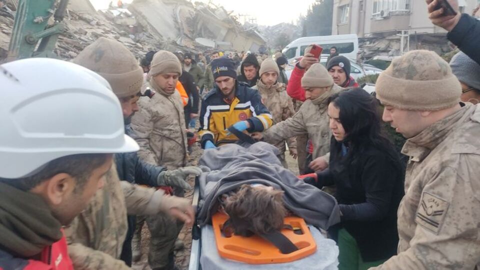 Hatay'da 51 saat sonra... 5 yaşındaki çocuk kurtarıldı