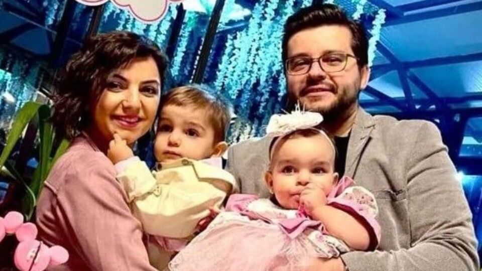 Damla öğretmen 2 çocuğu ile depremde can verdi