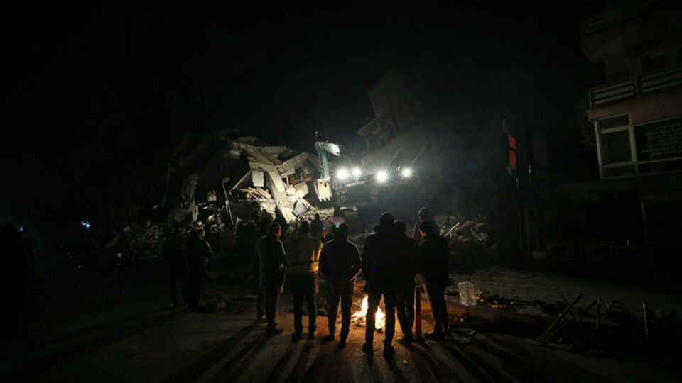 Türkiye'yi vuran depremlerin ardından dünyadan destek