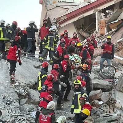 14 katlı binadan ses duyuldu! 76 saat sonra üç mucize!