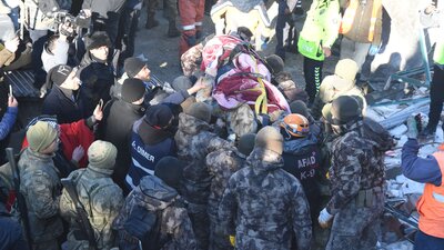 Malatya'daki yıkımda 'Köpük' adlı köpek 6 kişiyi kurtardı!