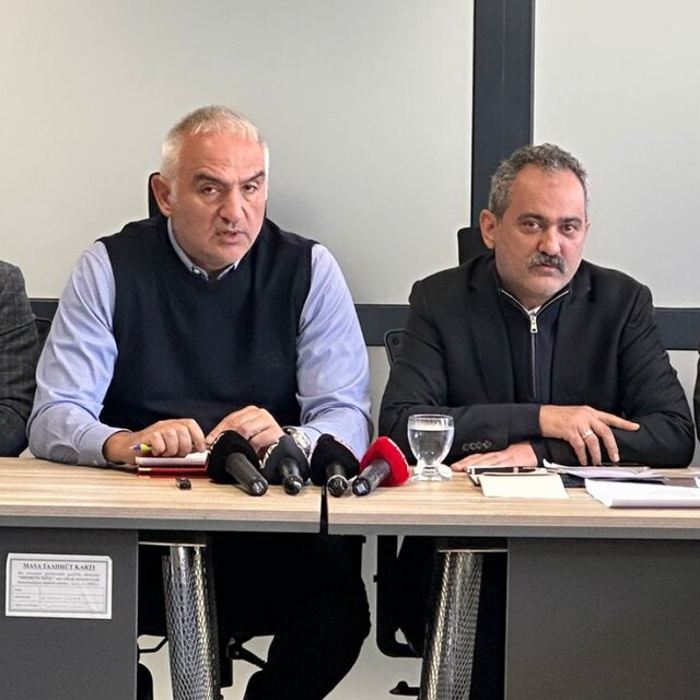 Bakan Özer: 10 ilde 450 bin kişiye konaklama hizmeti veriyoruz