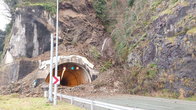 Tünel girişinde heyelan meydana geldi!