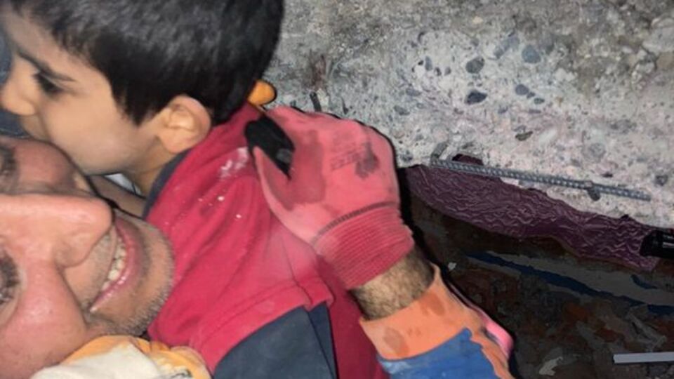 Fedakâr annenin ilk sözü: Önce çocuklarımı çıkarın