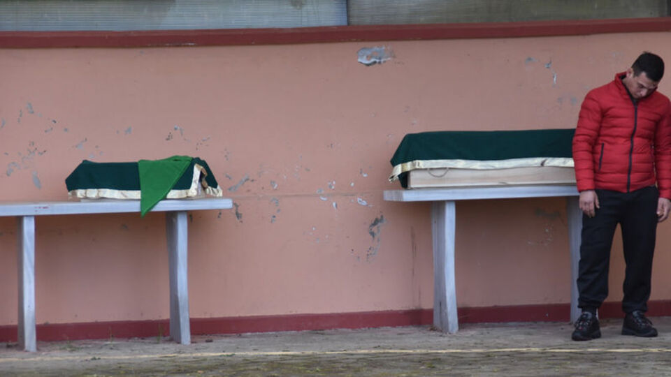 Sözün bittiği kare! Babanın 2 çocuğuna vedası