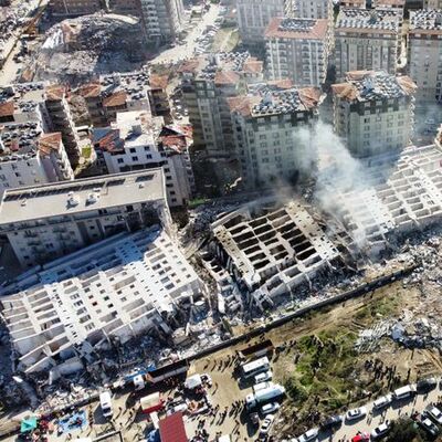 Bine yakın kişi yaşıyordu! "Rezidansın altından sesler geliyor, kurtarın!" Yardım çığlığı!