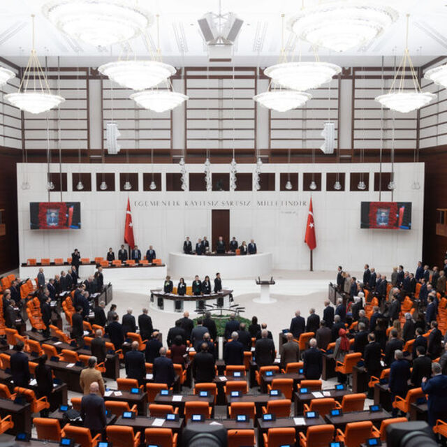 Depremden etkilenen 10 il için OHAL kararı Resmi Gazete'de