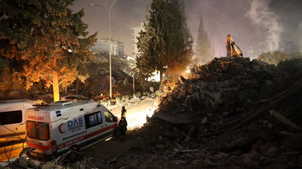 Macar arama kurtarma görevlisi gözyaşlarını tutamadı