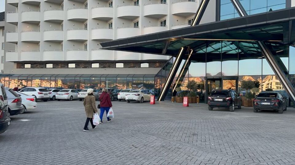 21 bölgedeki oteller depremzedelere açıldı