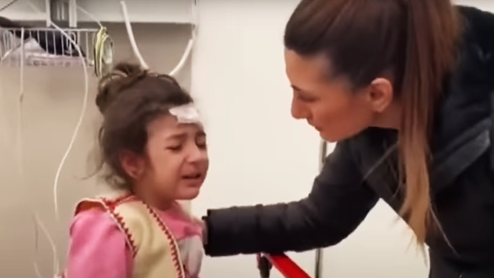 Enkazdan çıkarılan Helen: Korkuyorum