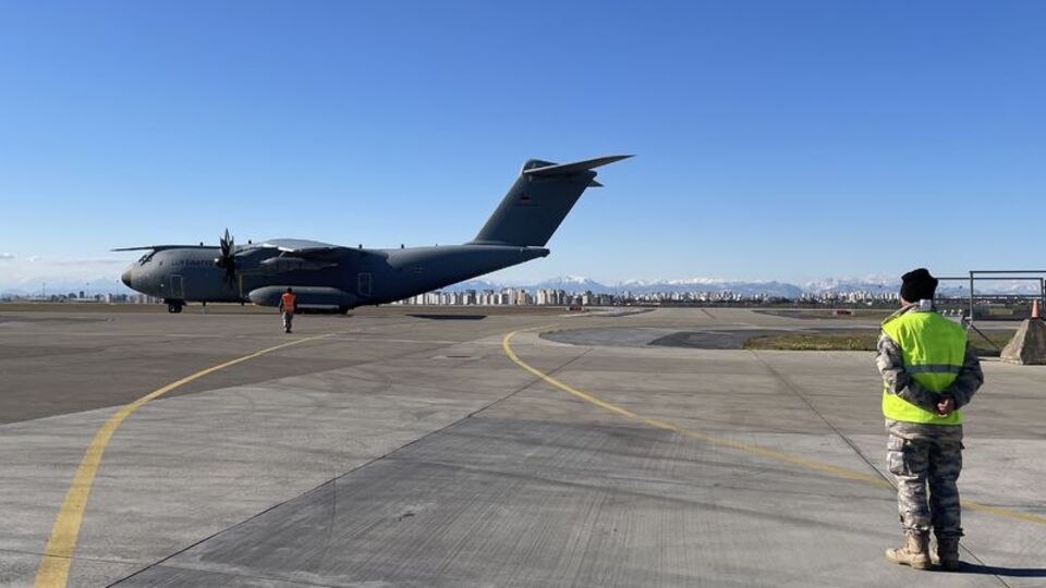 İncirlik Üssü'nde depremzedeler için yardım yoğunluğu