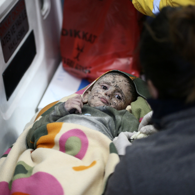 Sevinç gözyaşları Yusuf bebek için! 105'inci saatte kurtarıldı