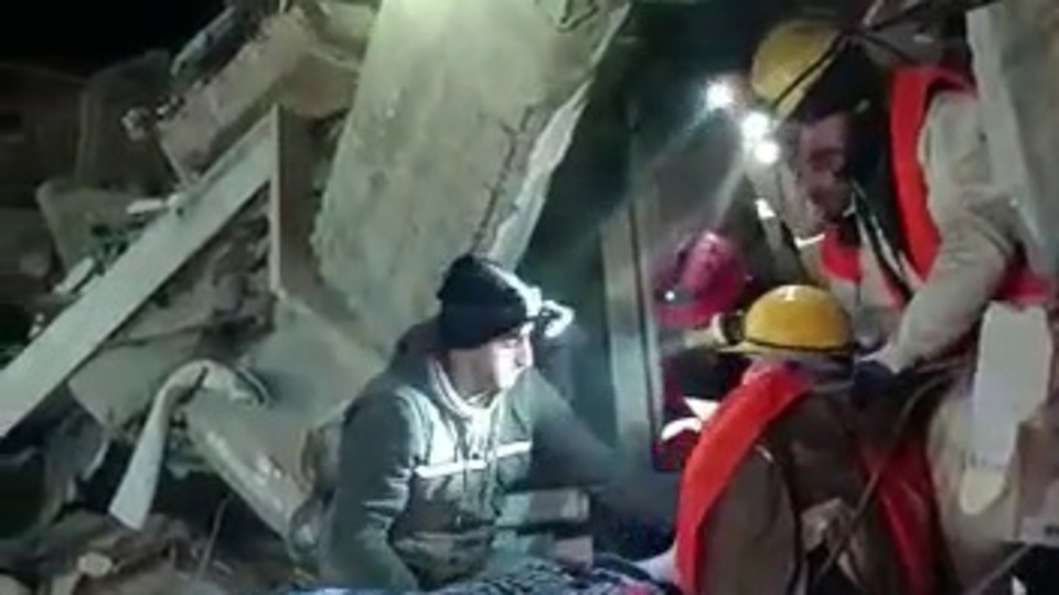 100'üncü saatte bir mucize daha! 50 metreyi 5 saatte aşıp kurtardılar