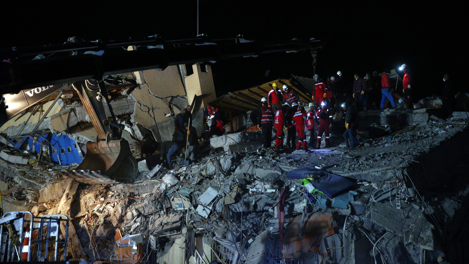 Acı haberler peş peşe! Sevk edildiği hastane çökünce şehit oldu!