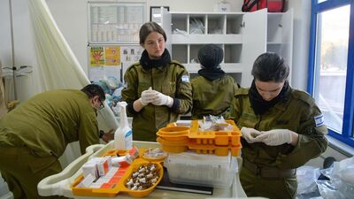 İsrail ekibi 10 yaşındaki çocuğu kurtardı