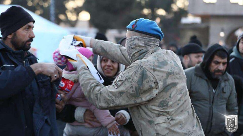Depremzede 8 bebek Adana'ya sevk edildi