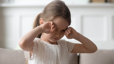 Travmaya maruz kalan çocuğa nasıl yaklaşmak gerekir?