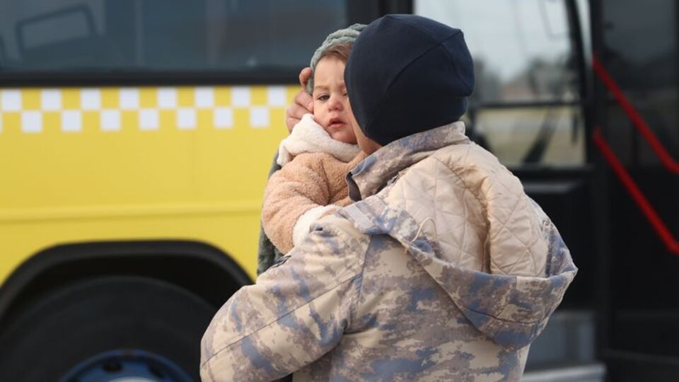 32 depremzede İstanbul'a getirildi