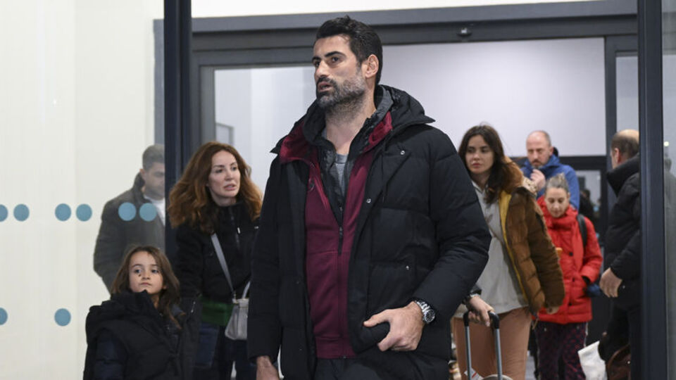 G.Saray'dan Demirel'e tarihi çağrı