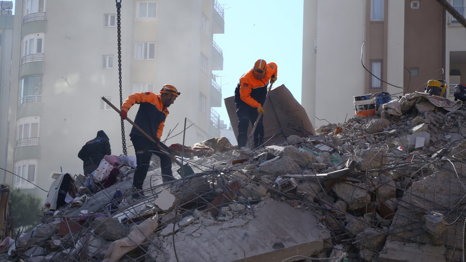 Zeray Apartmanı sakinleri: İlk önce çığlık geldi, bina yıkılınca kesildi