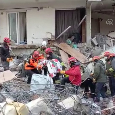 Antakya'da 2 yaşındaki çocuk depremin 122'nci saatinde enkazdan kurtarıldı