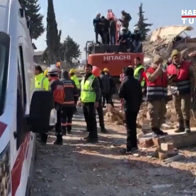 Depremin 128. saatinde 13 yaşındaki Arda Can Övün sağ çıkarıldı
