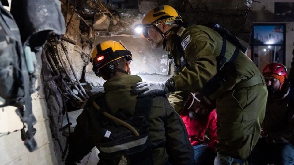 İsrailli ekip, 9 yaşındaki çocuğu kurtardı