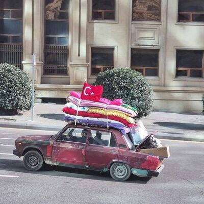 Türkiye'ye yardım göndermek isteyen Azerbaycanlı çalışmalara katılacak