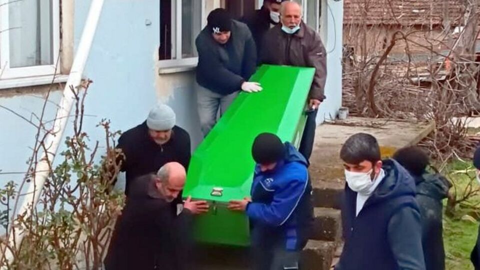 20 gündür haber alınamıyordu, evinde ölü bulundu
