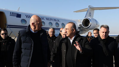 Yunanistan Dışişleri Bakanı deprem bölgesinde