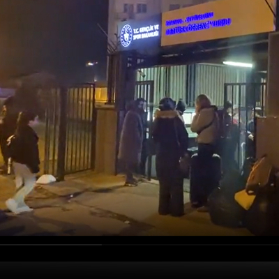 Öğrencilerden yurtları boşaltmaları istendi