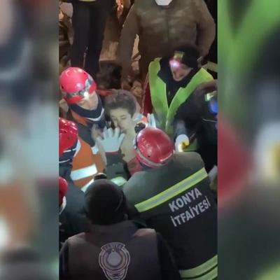 Depremden 163 saat sonra 7 yaşındaki çocuk enkazdan sağ çıkarıldı