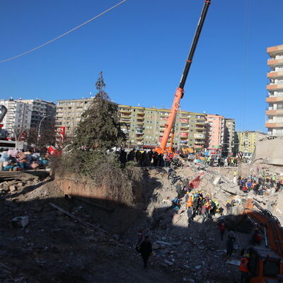 Deprem anı böyle kaydedildi!