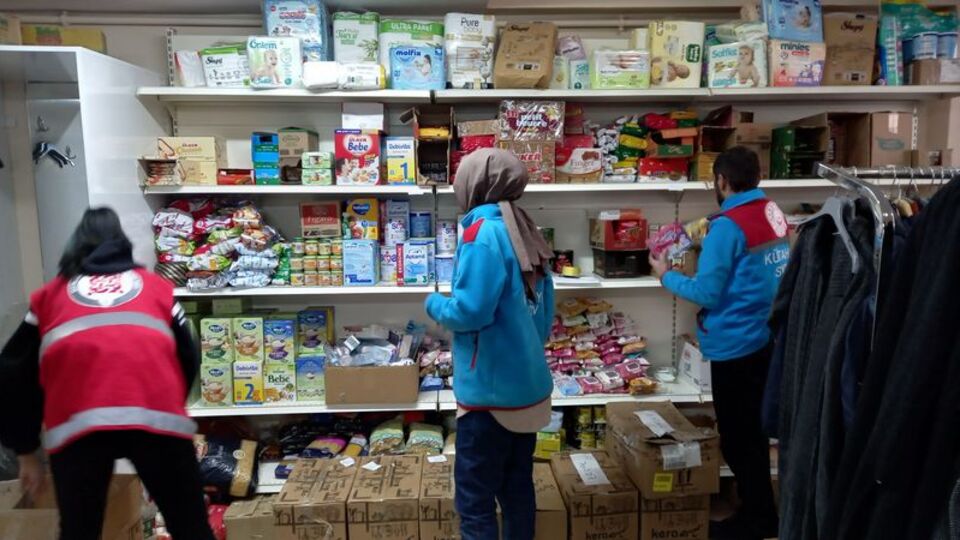 Valilik ve belediyelerden depremzedeler için "Sosyal Market"