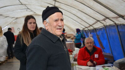 Sındırgılı Mehmet amca umre parasını depremzedelere bağışladı