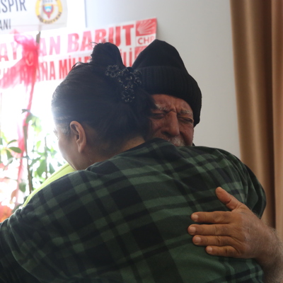 Deprem felaketinden sonra ağlatan kavuşmalar!