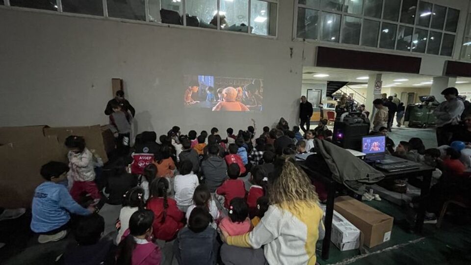 Depremden etkilenen çocuklar için sinema etkinliği