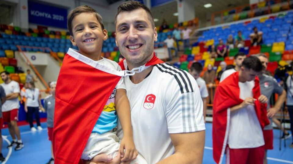 Milli sporcu ve oğlundan acı haber!