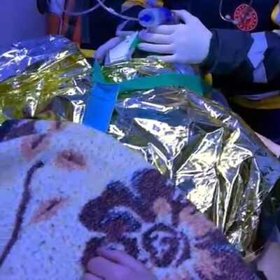 Enkazdan 138 saat sonra çıkarıldı! "Özel hastaneye götürmeyin param yok!"