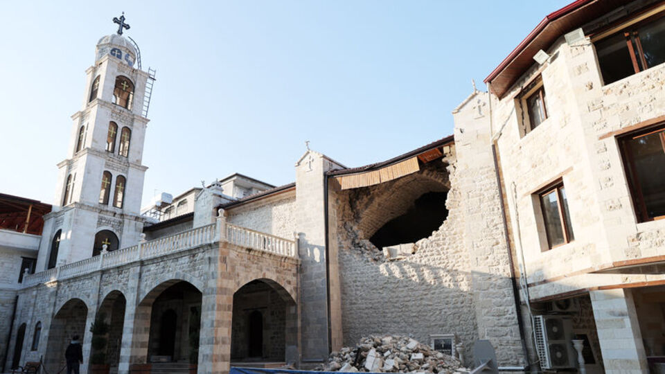 Depremin etkisiyle kiliseler de yıkıldı