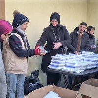 İngiliz yazar Gaziantep'teki yardım çalışmalarına katıldı