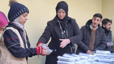 İngiliz yazar Gaziantep'teki yardım çalışmalarına katıldı