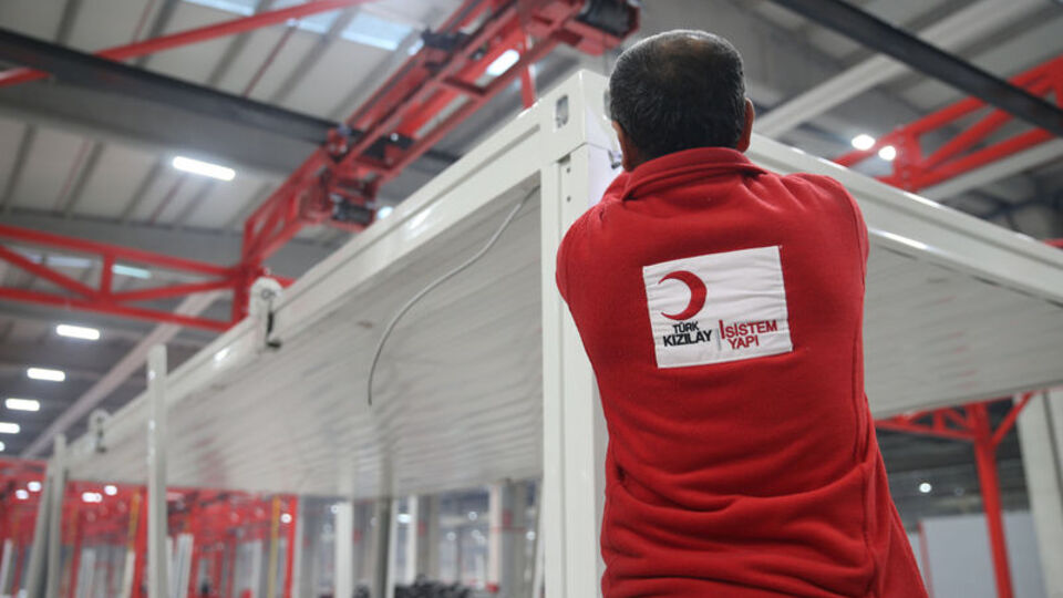 Türk Kızılay günlük 50 konteyner üretecek