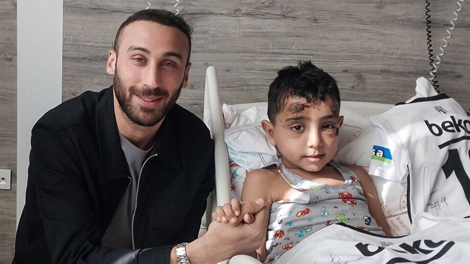 Cenk Tosun, minik Cavit ile buluştu