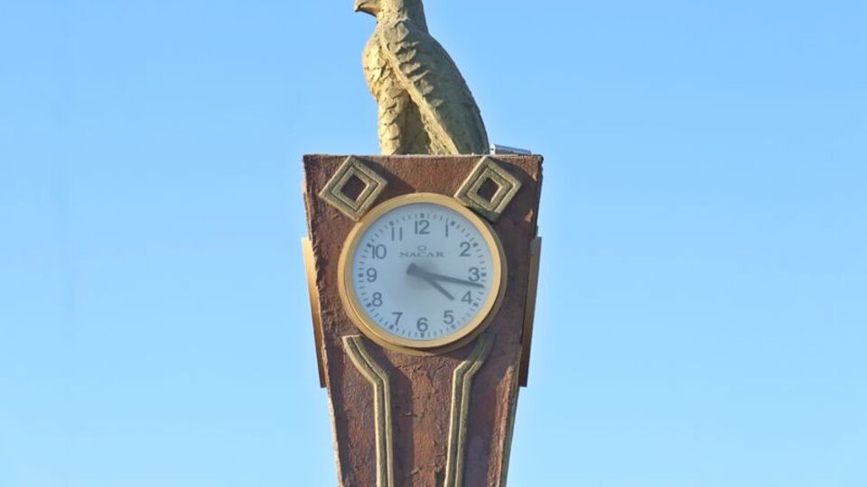 Kentin simgesi saat 04.17'de durdu