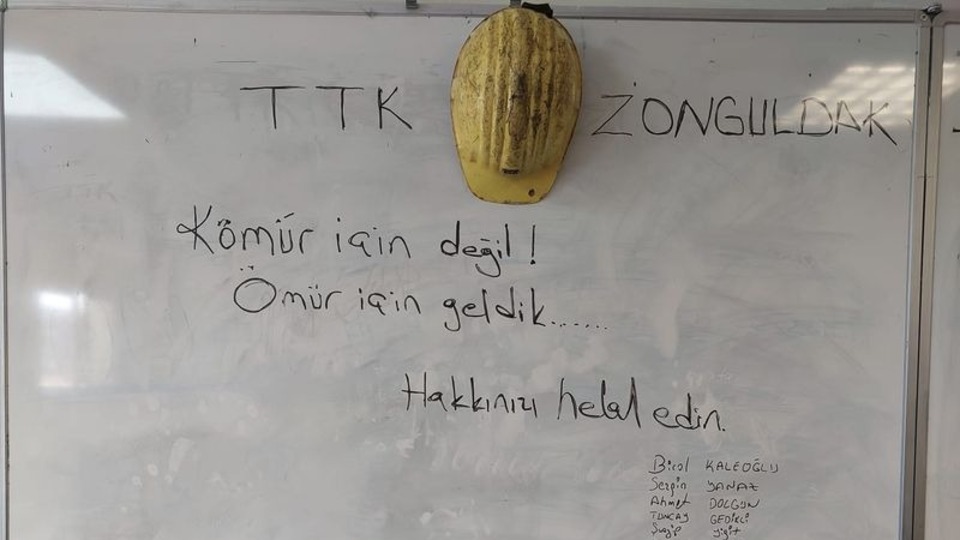 Madencilerden duygulandıran mesaj