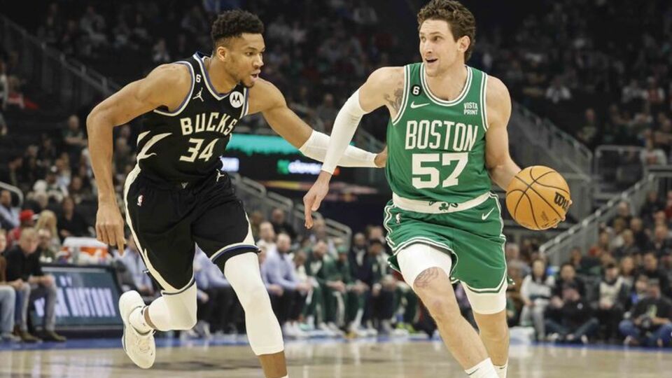 Milwaukee Bucks seriye bağladı!